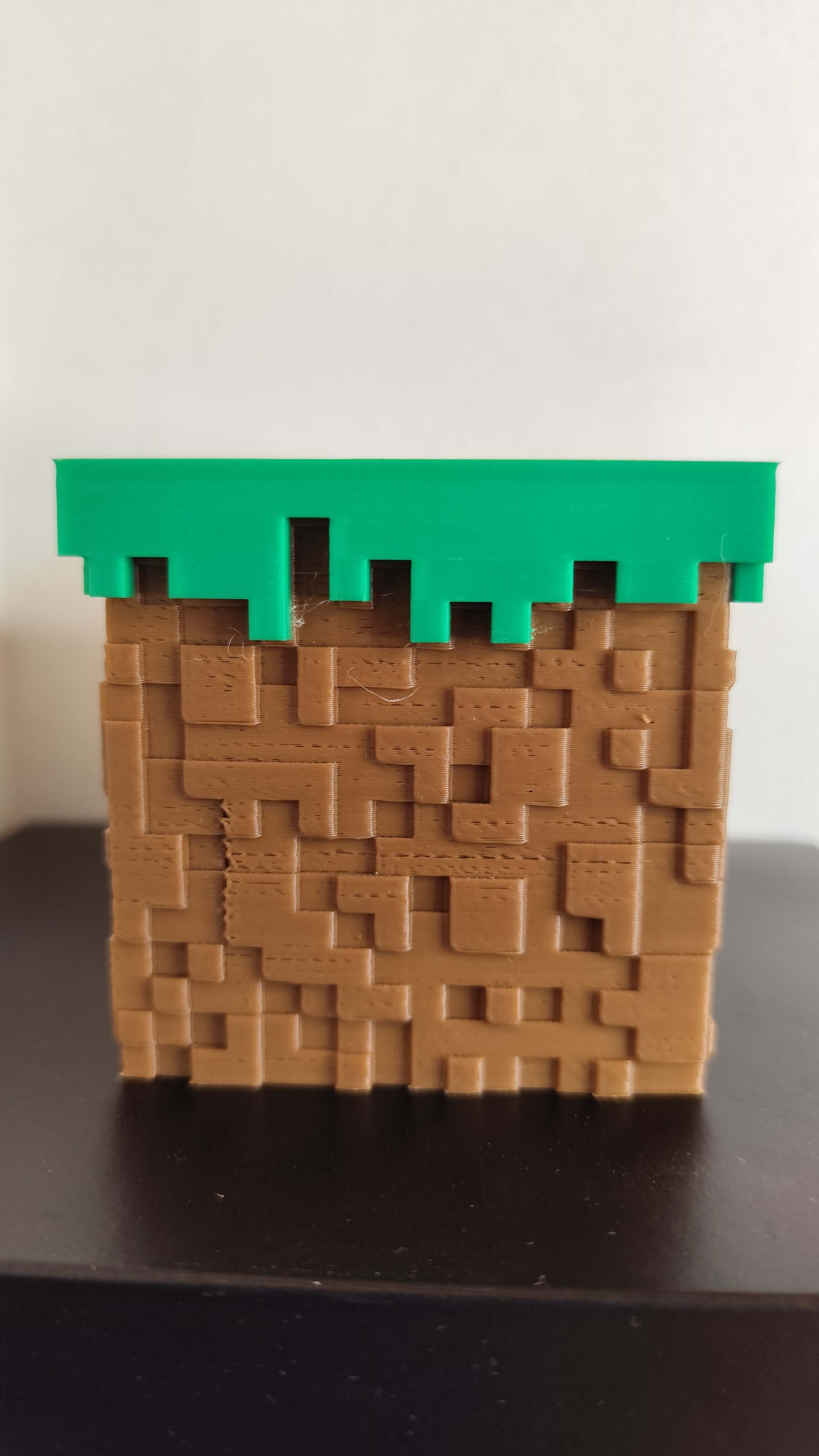 imagen de una impresion en 3D de caja cubo de Minecraft